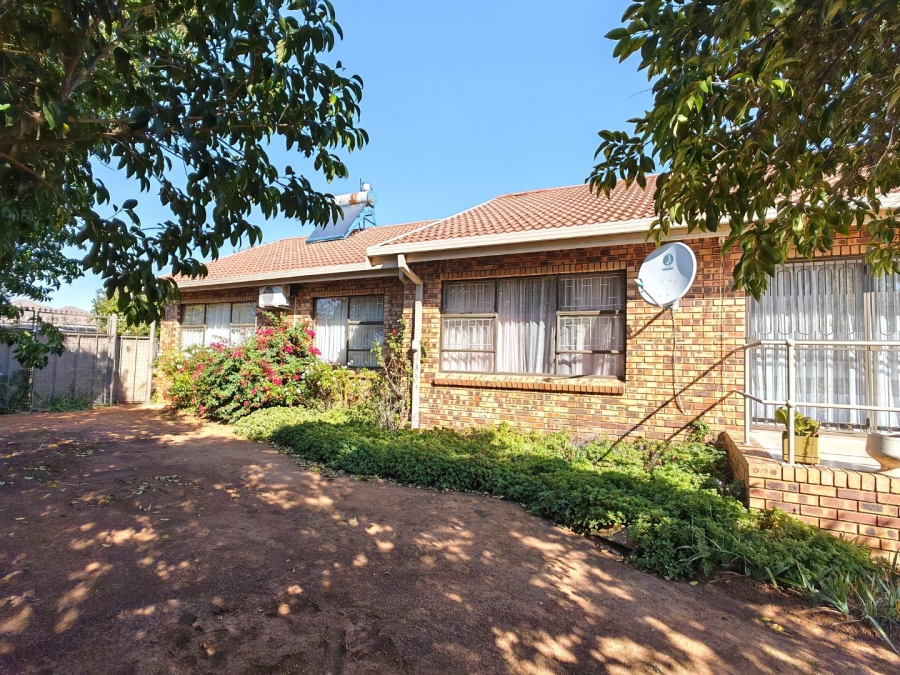 4 Bedroom Property for Sale in Universitas Ridge Free State